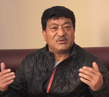प्रमाण लिएर आउनुहोस्, बाटोमा परेको भए सिनेमा हल दिन तयार छु : रामवीर मानन्धर (भिडियो अन्तर्वार्ता)